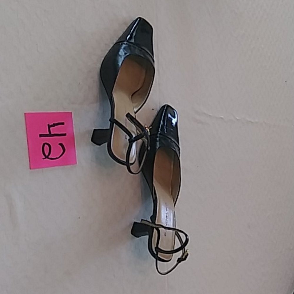 Heels - Picture 2 of 4